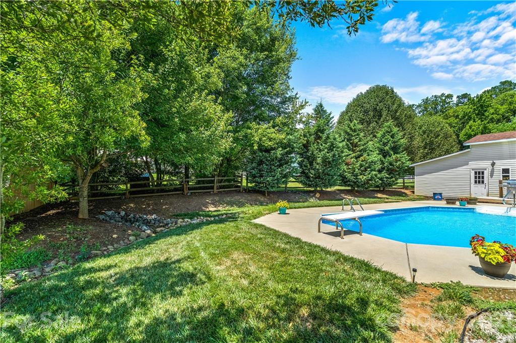 Property image 3 of 14317 Menifee Drive in Covington, Huntersville, NC 28078