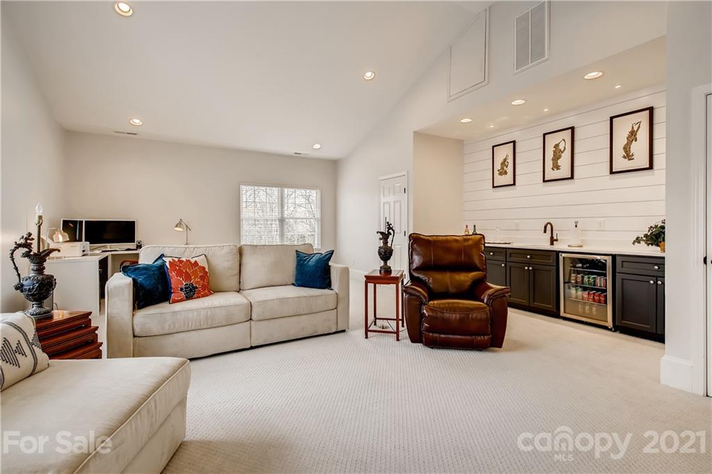 Property image 5 of 4214 Tottenham Road in Kingswood, Charlotte, NC 28226