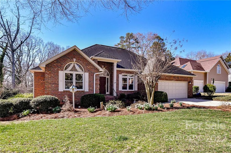 Property image 2 at 511 River Oaks Lane, Charlotte, NC 28226