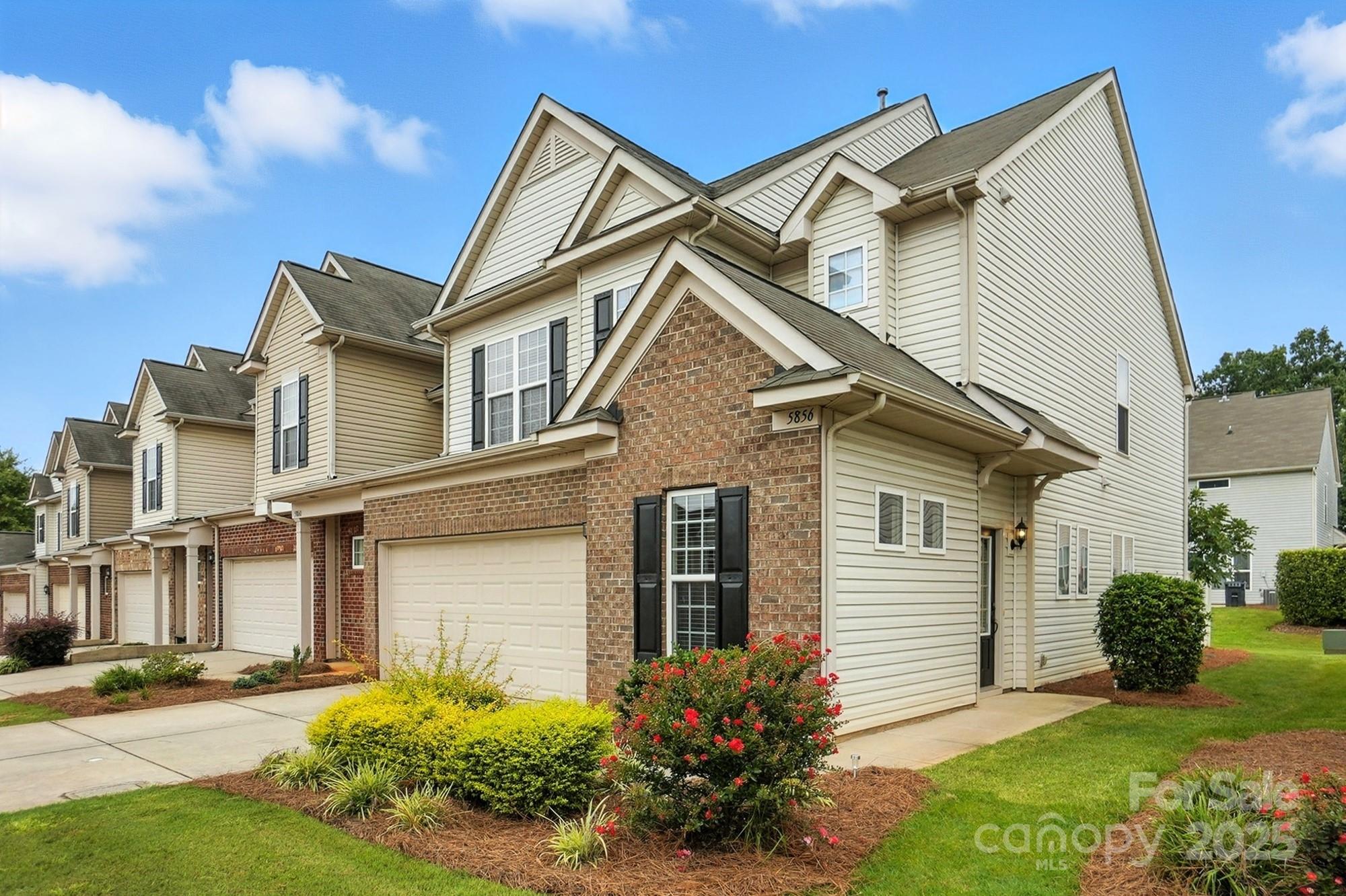 Property image 2 of 5856 Glassport Lane in Park South Station, Charlotte, NC 28210
