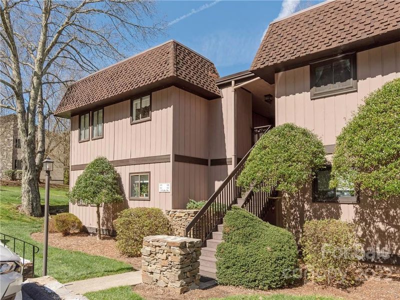 33 Lake Drive