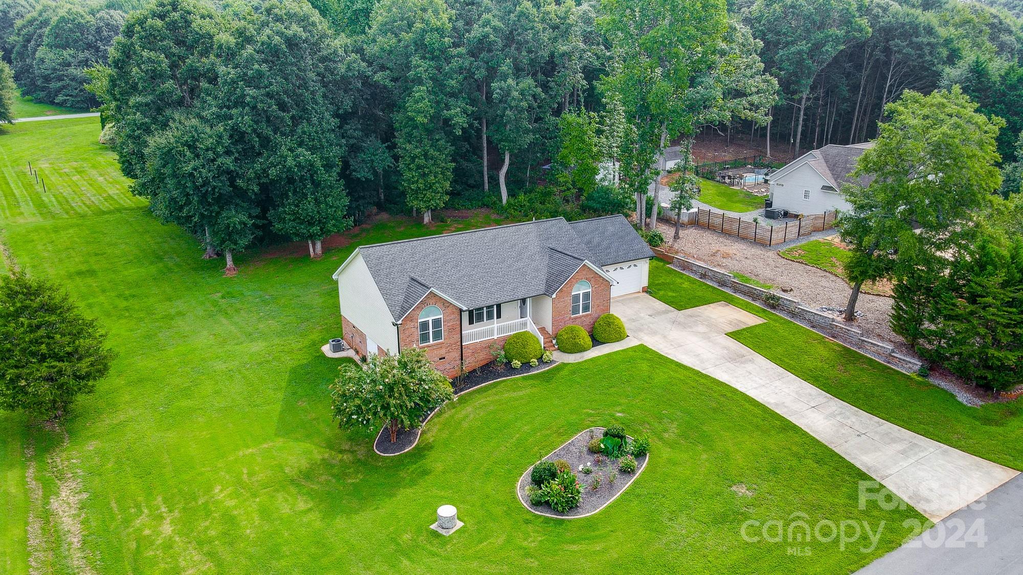 Property image 2 of 2497 Carriage Lane in Grandview Farms, Lincolnton, NC 28092