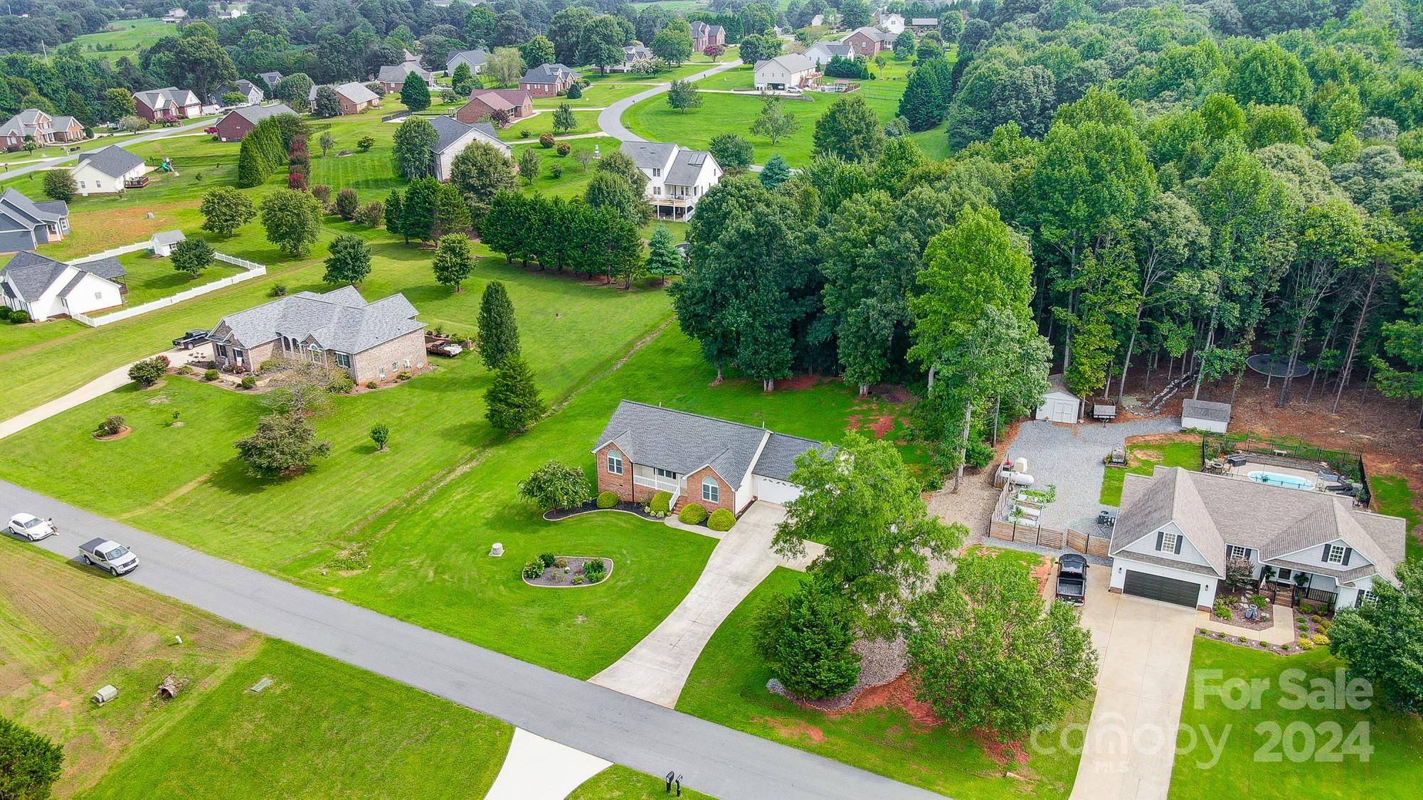 Property image 3 of 2497 Carriage Lane in Grandview Farms, Lincolnton, NC 28092