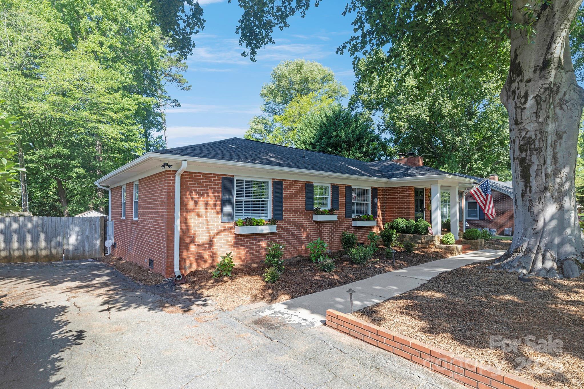 Property image 3 of 4526 Longwood Drive in Madison Park, Charlotte, NC 28209