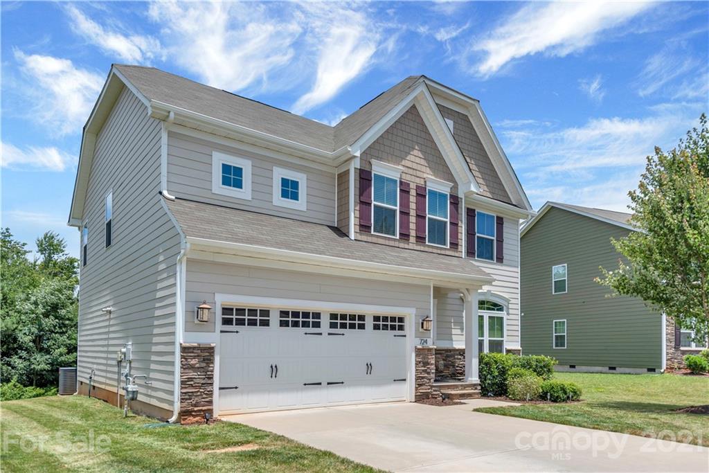 Property image 2 of 724 Climbing Rose Court in Rosegate, Gastonia, NC 28056