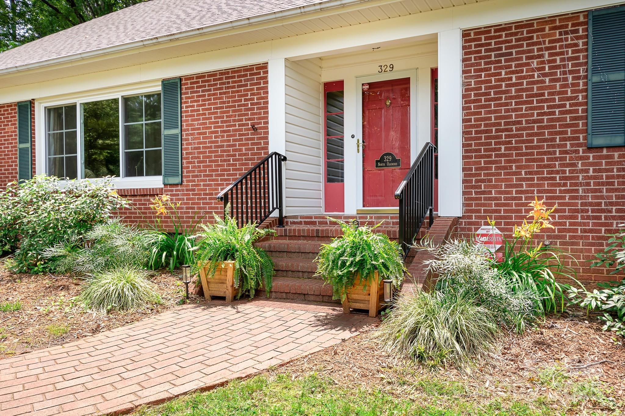 Property image 3 of 329 N Oakwood Drive in Park Grove, Statesville, NC 28677
