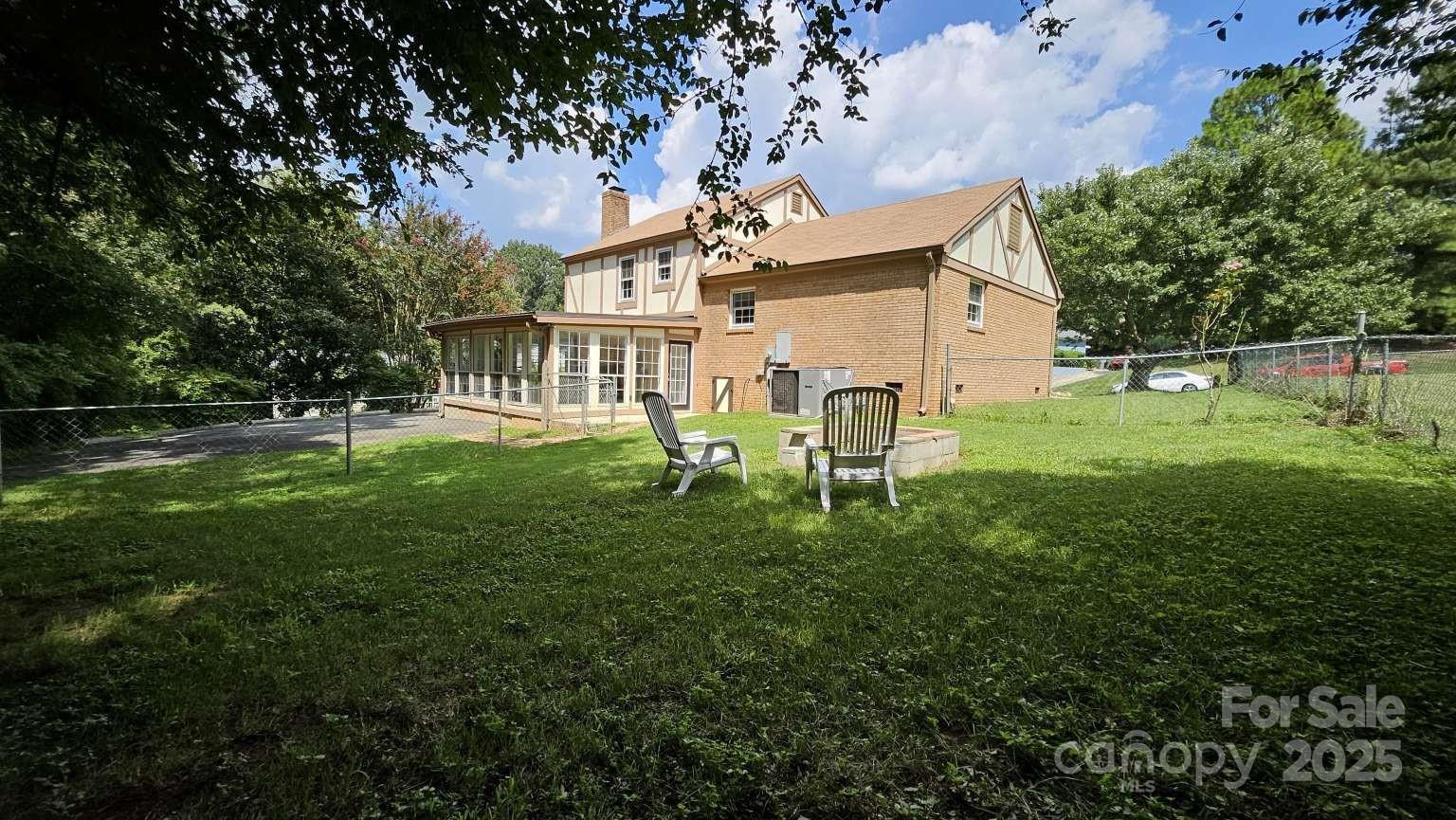 Property image 3 of 615 Braxfield Drive in Montclaire, Charlotte, NC 28217
