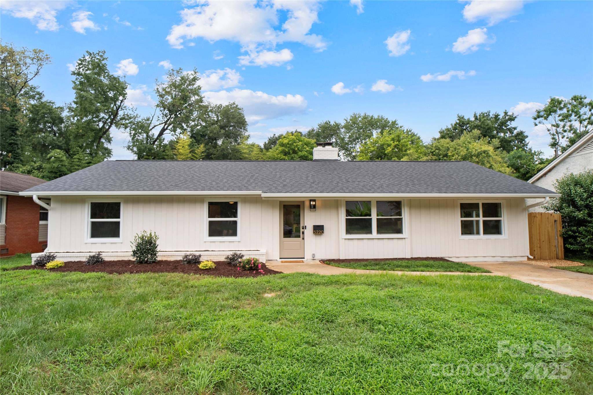 Property image 2 of 5220 Seacroft Road in Madison Park, Charlotte, NC 28210
