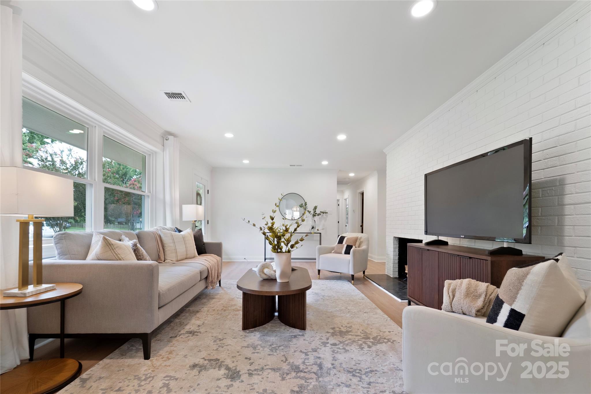 Property image 3 of 5220 Seacroft Road in Madison Park, Charlotte, NC 28210