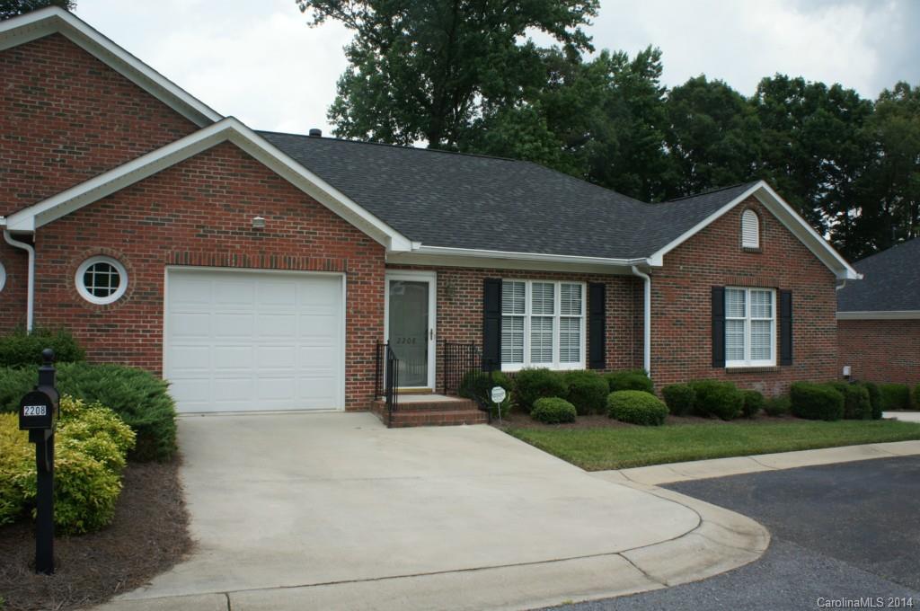 Property image 2 of 2208 Windsor Woods Drive in Windsor Woods, Gastonia, NC 28054
