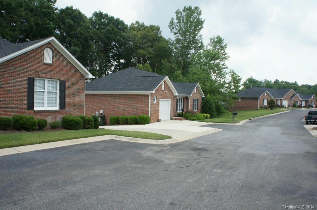 Property image 3 of 2208 Windsor Woods Drive in Windsor Woods, Gastonia, NC 28054
