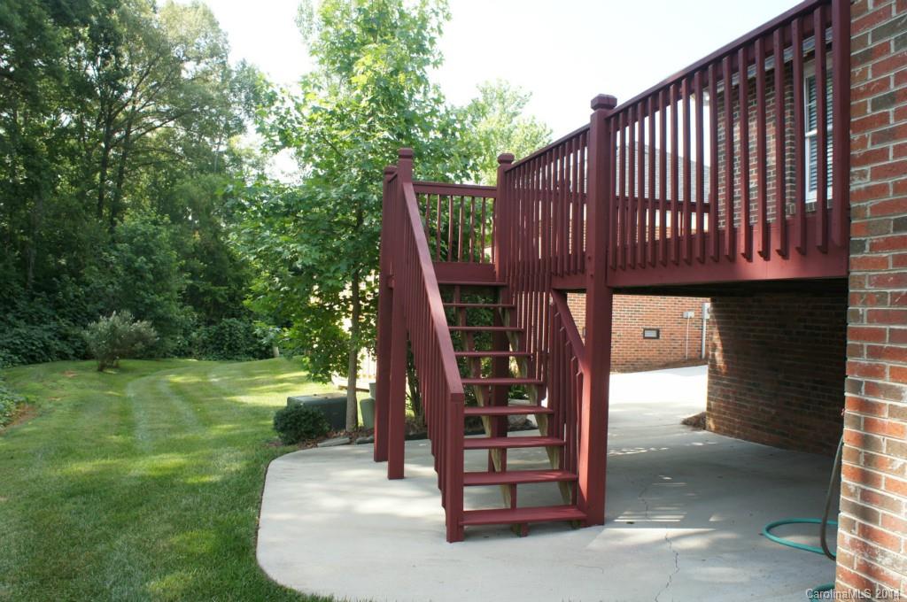 Property image 5 of 2208 Windsor Woods Drive in Windsor Woods, Gastonia, NC 28054
