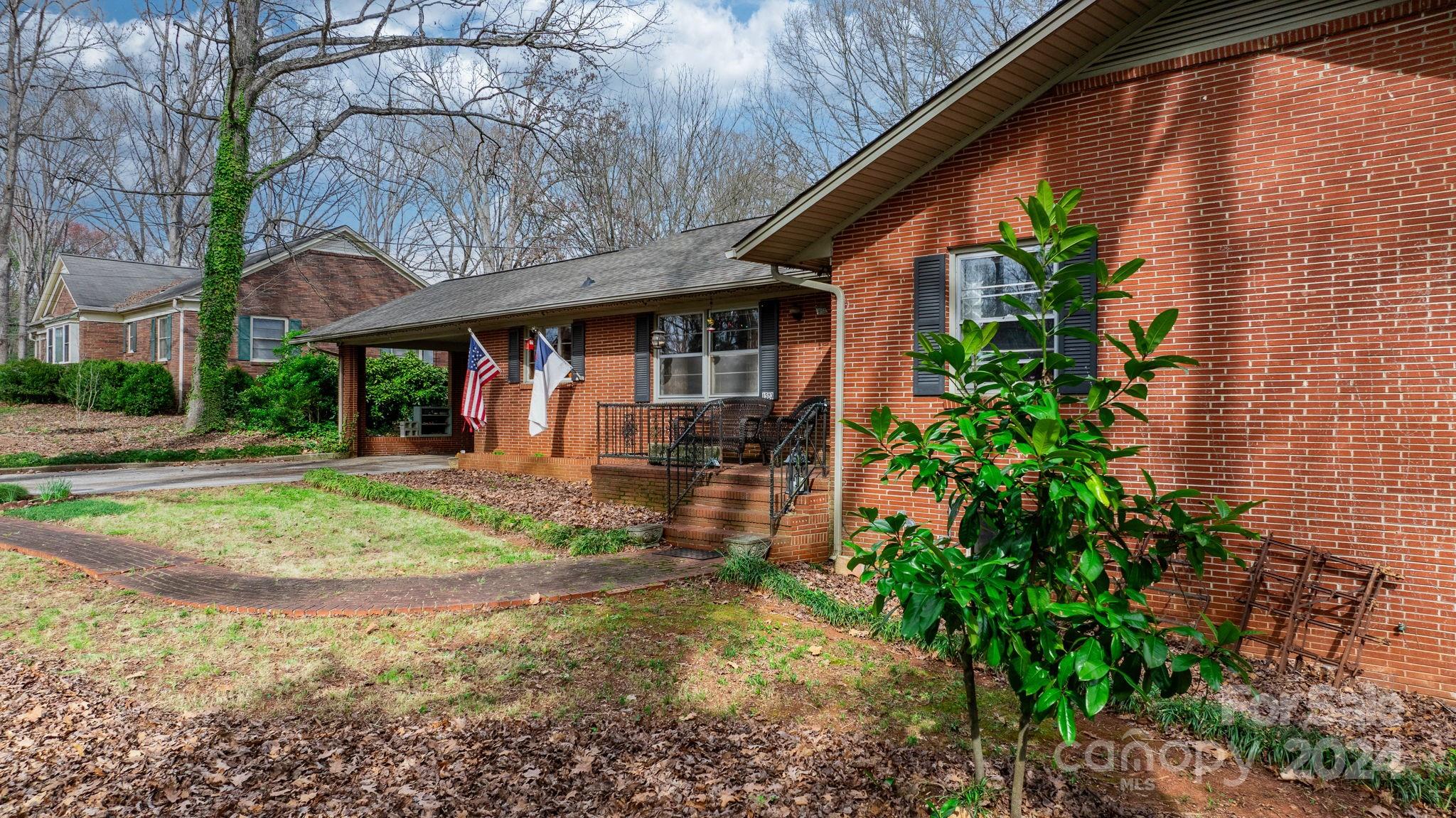 Property image 3 of 1523 Brentwood Drive in Dogwood Hills, Newton, NC 28658