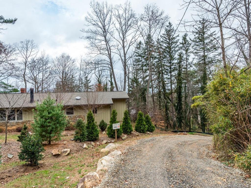 Property image 2 of 22 Von Ruck Court in Oak Park, Asheville, NC 28801