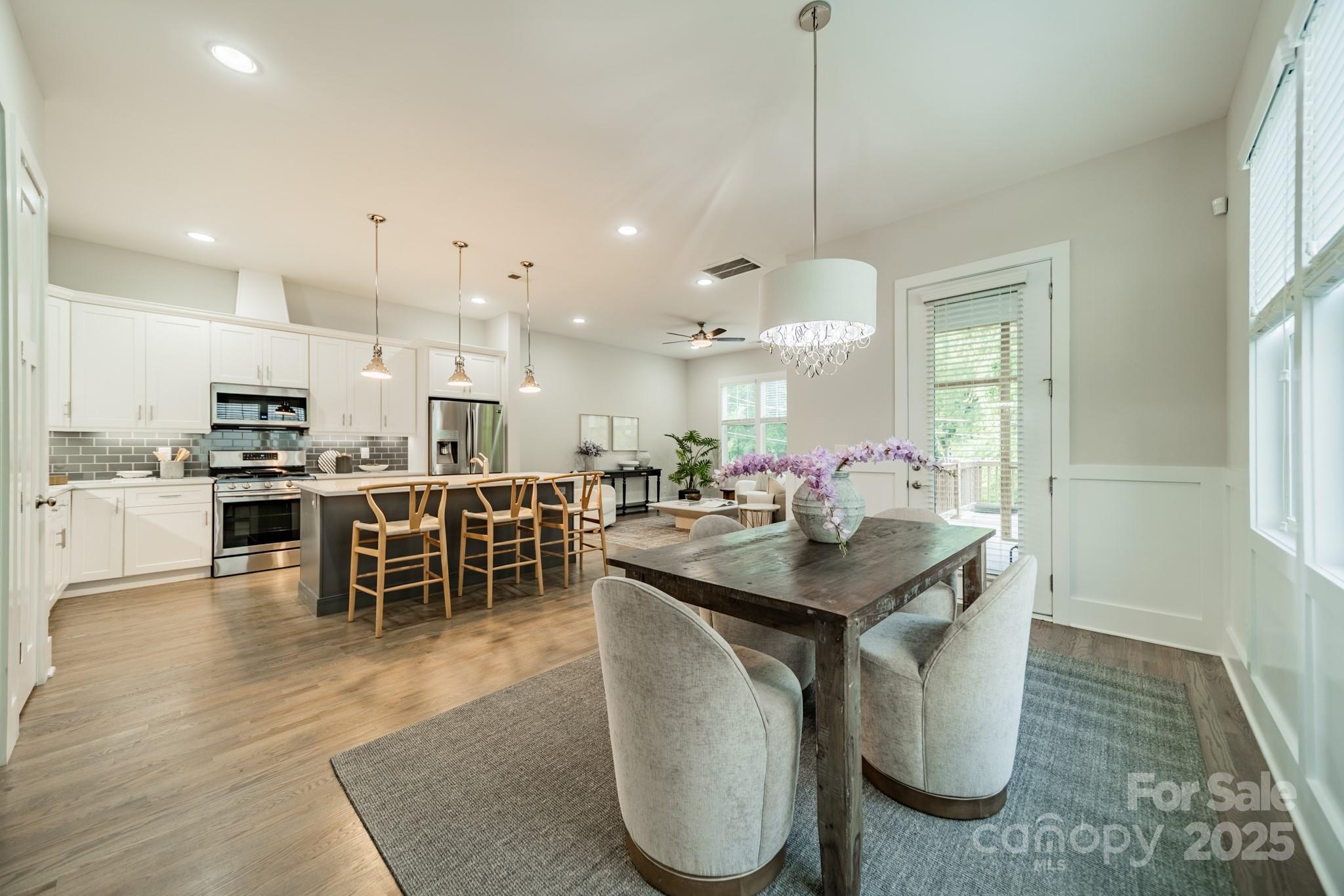 Property image 4 of 5230 Valley Stream Road in Selwyn Park, Charlotte, NC 28209