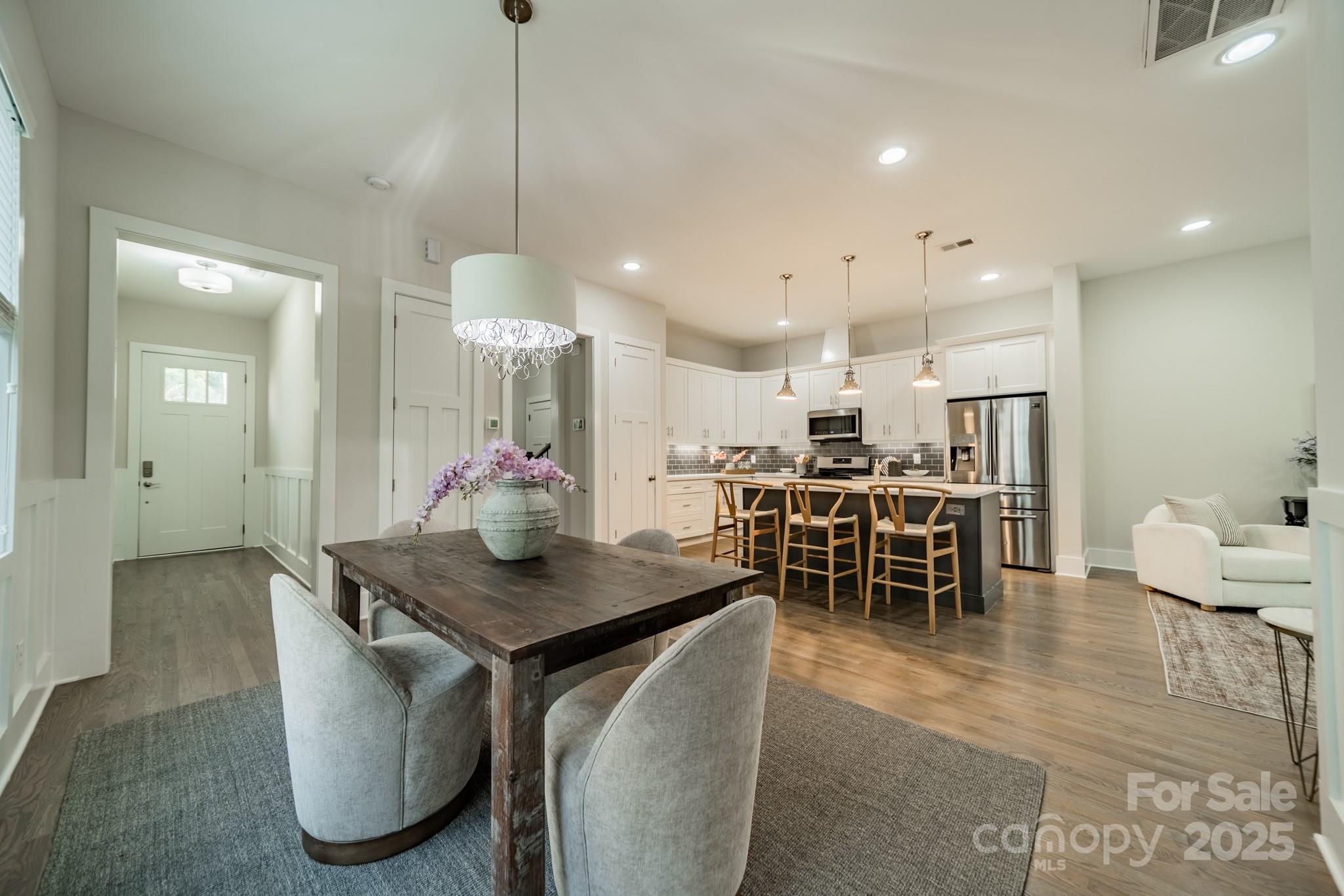 Property image 5 of 5230 Valley Stream Road in Selwyn Park, Charlotte, NC 28209