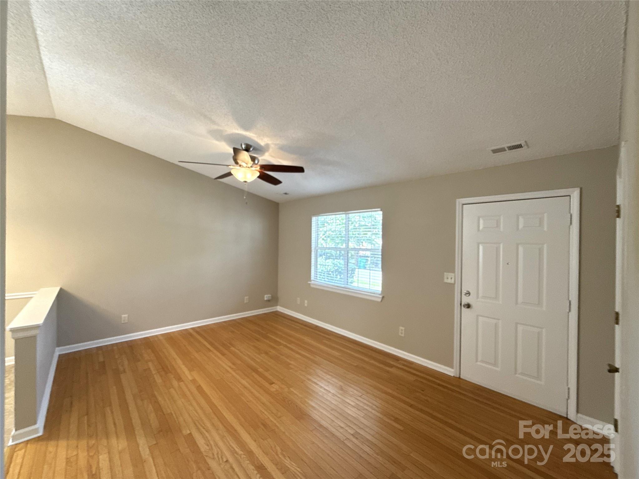 Property image 4 of 517 Iverson Way in Sunset Hills, Charlotte, NC 28203