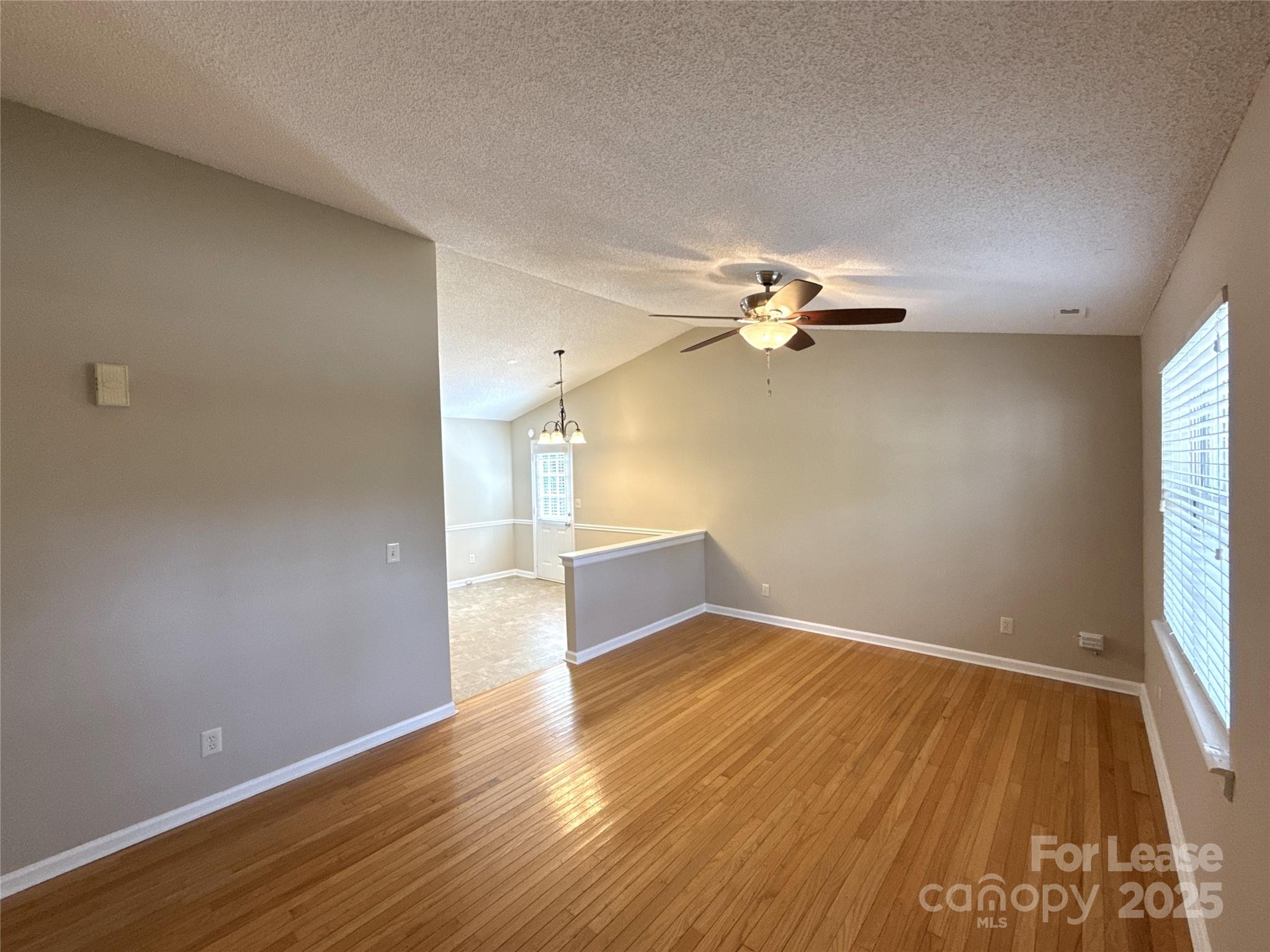 Property image 5 of 517 Iverson Way in Sunset Hills, Charlotte, NC 28203