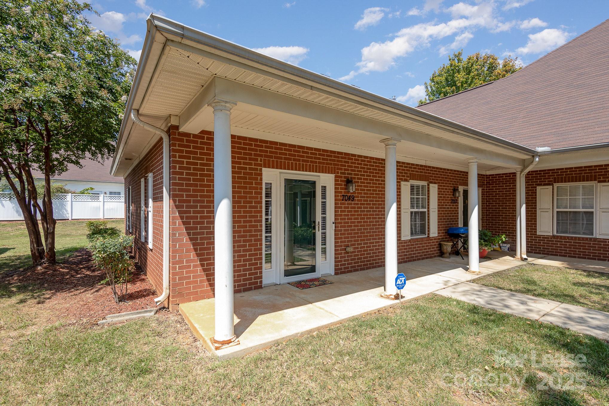 Property image 2 of 7049 Somerset Springs Drive in Somerset Springs, Charlotte, NC 28262