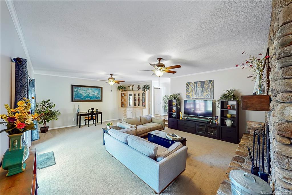 Property image 3 of 1012 Colony Court in Forest Brook, Gastonia, NC 28056