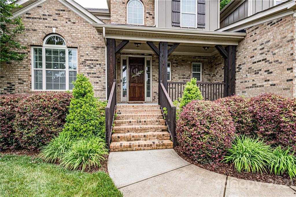 Property image 2 of 409 Five Leaf Lane in Hollister, Waxhaw, NC 28173