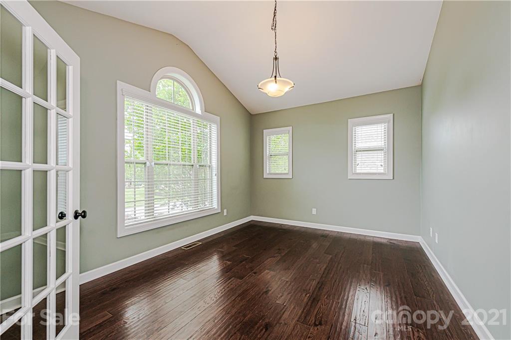 Property image 5 of 409 Five Leaf Lane in Hollister, Waxhaw, NC 28173