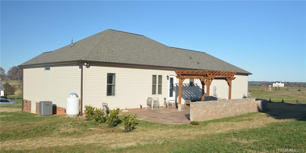 Property image 3 of 2213 Carriage Lane in Grandview Farms, Lincolnton, NC 28092