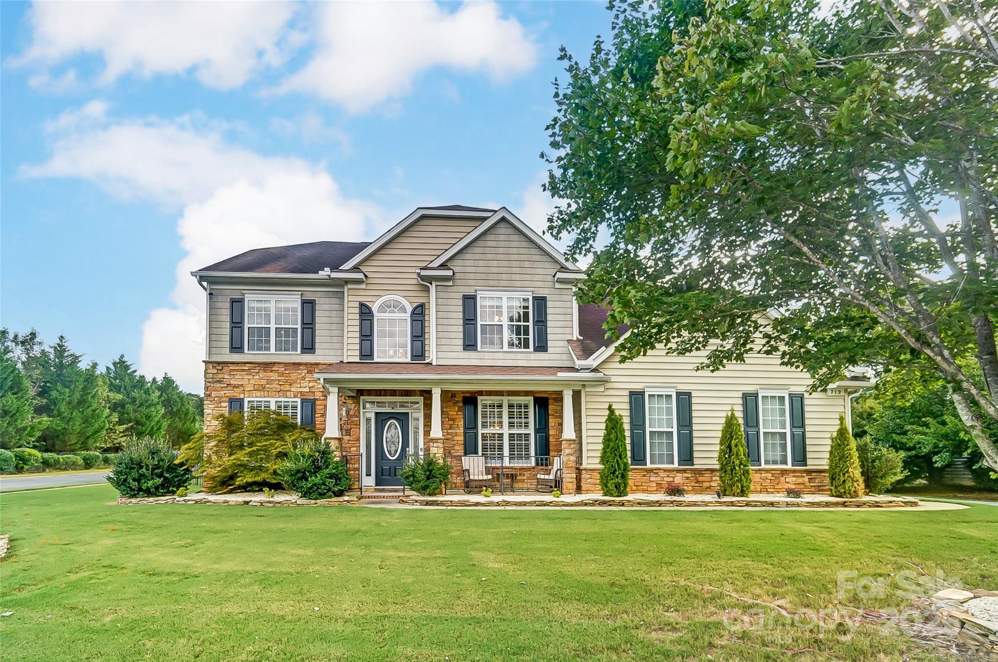 Property image 3 of 712 Springwood Drive in Wesley Oaks, Waxhaw, NC 28173