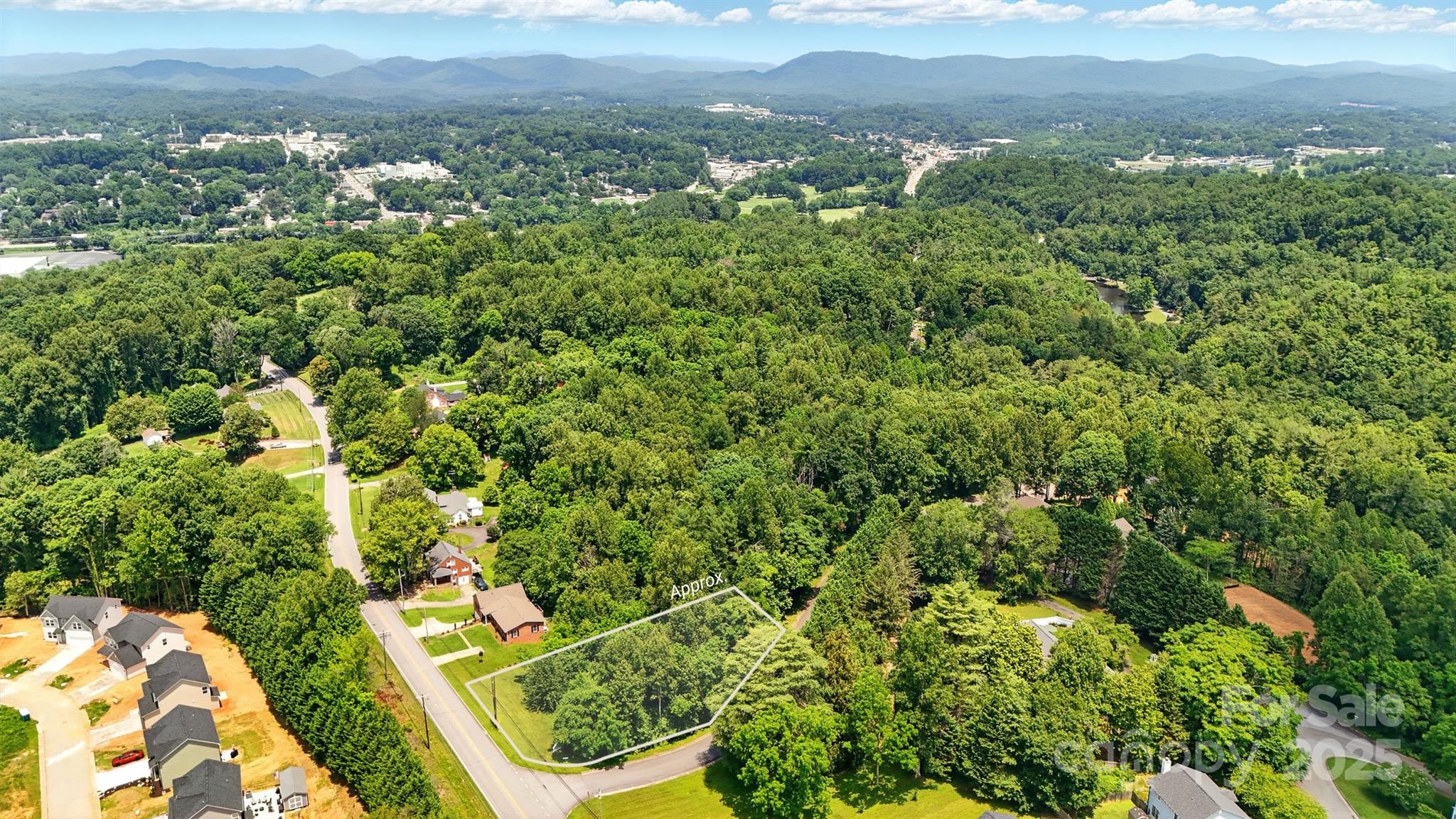 Property image 3 of 201 Buckingham Court in Parkridge Estates, Lenoir, NC 28645