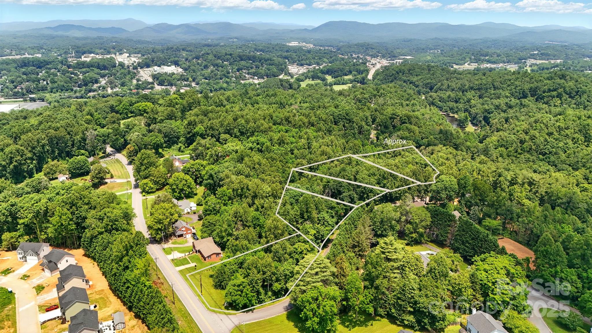 Property image 5 of 201 Buckingham Court in Parkridge Estates, Lenoir, NC 28645
