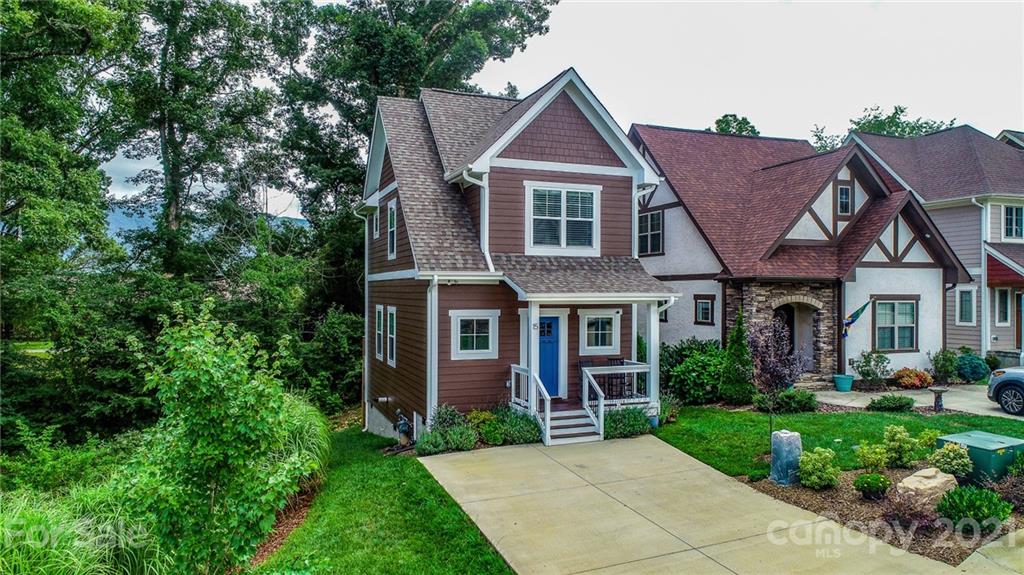 Property image 2 of 15 Tudor Way in Tudor Croft, Black Mountain, NC 28711