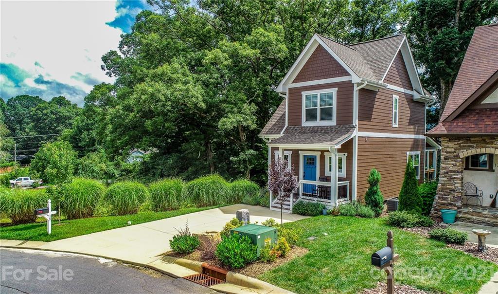Property image 4 of 15 Tudor Way in Tudor Croft, Black Mountain, NC 28711