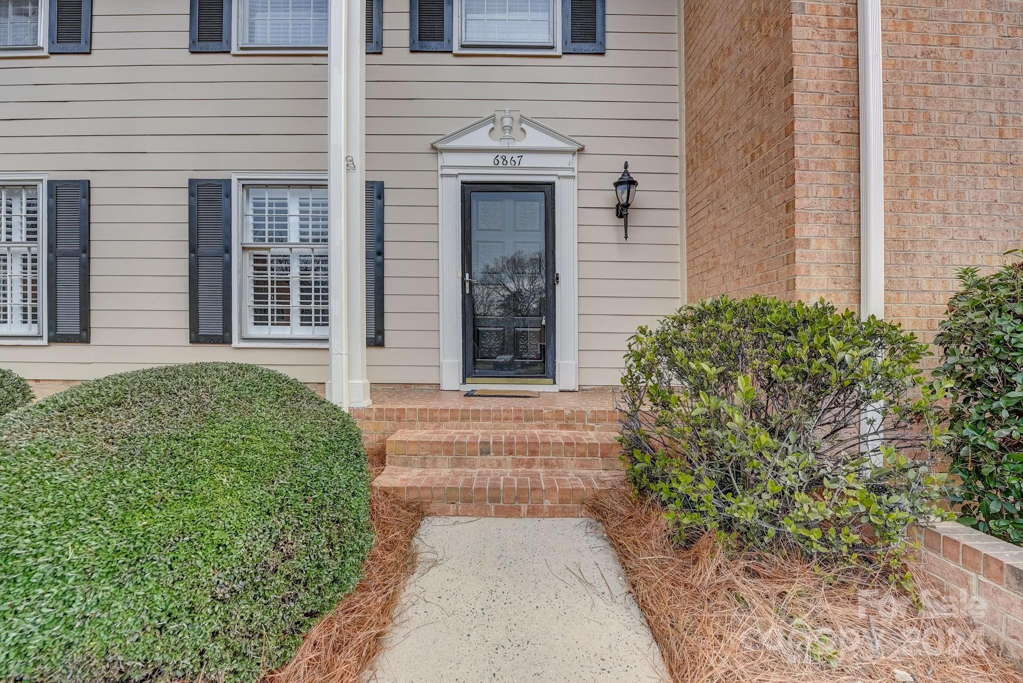 Property image 2 of 6867 Dumbarton Drive in Olde Georgetowne, Charlotte, NC 28210