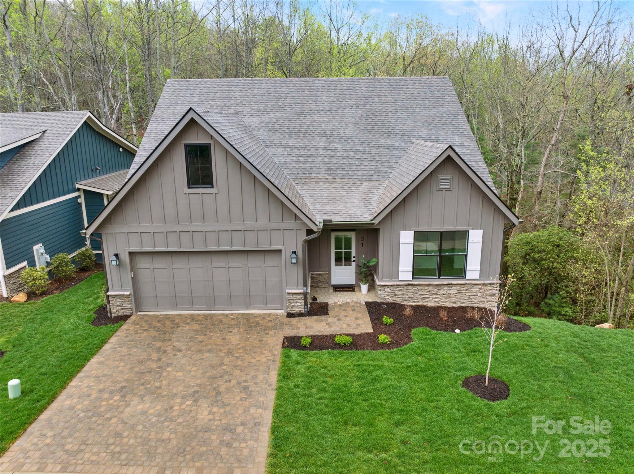 Property image 2 of 31 Hogans View Circle in Hawks Ridge, Hendersonville, NC 28739