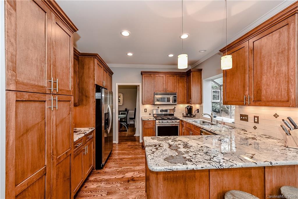 Property image 3 of 504 River Oaks Lane in Wimbledon, Charlotte, NC 28226