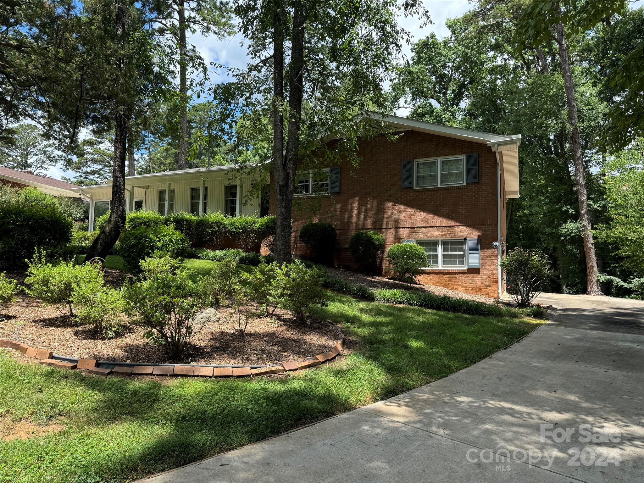 Property image 2 of 1326 Wiltshire Place in Milford Hills, Salisbury, NC 28144