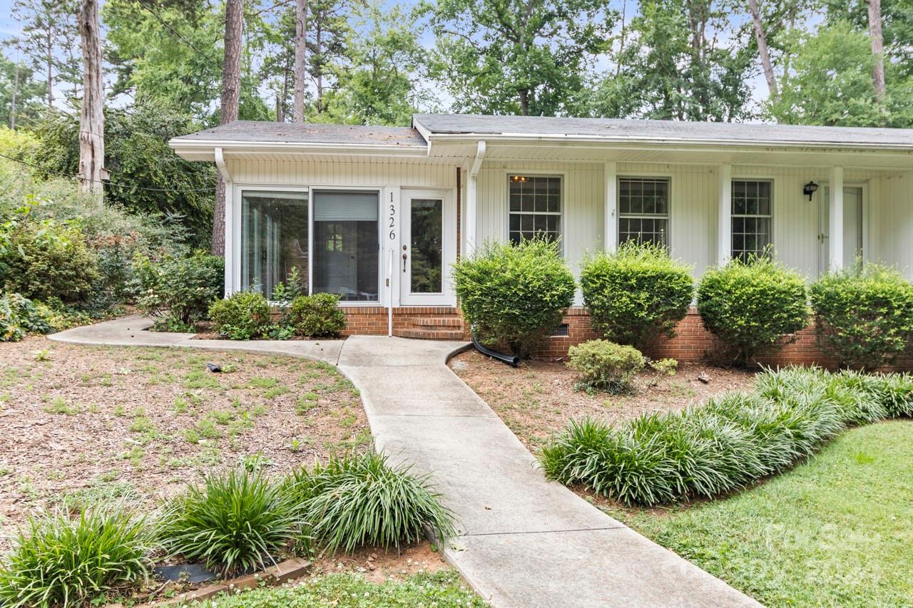Property image 5 of 1326 Wiltshire Place in Milford Hills, Salisbury, NC 28144
