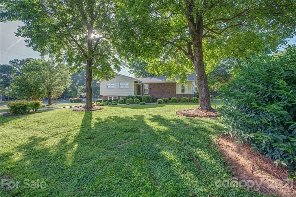 Property image 3 of 2404 Hoffman Street in Robinson Heights, Gastonia, NC 28054