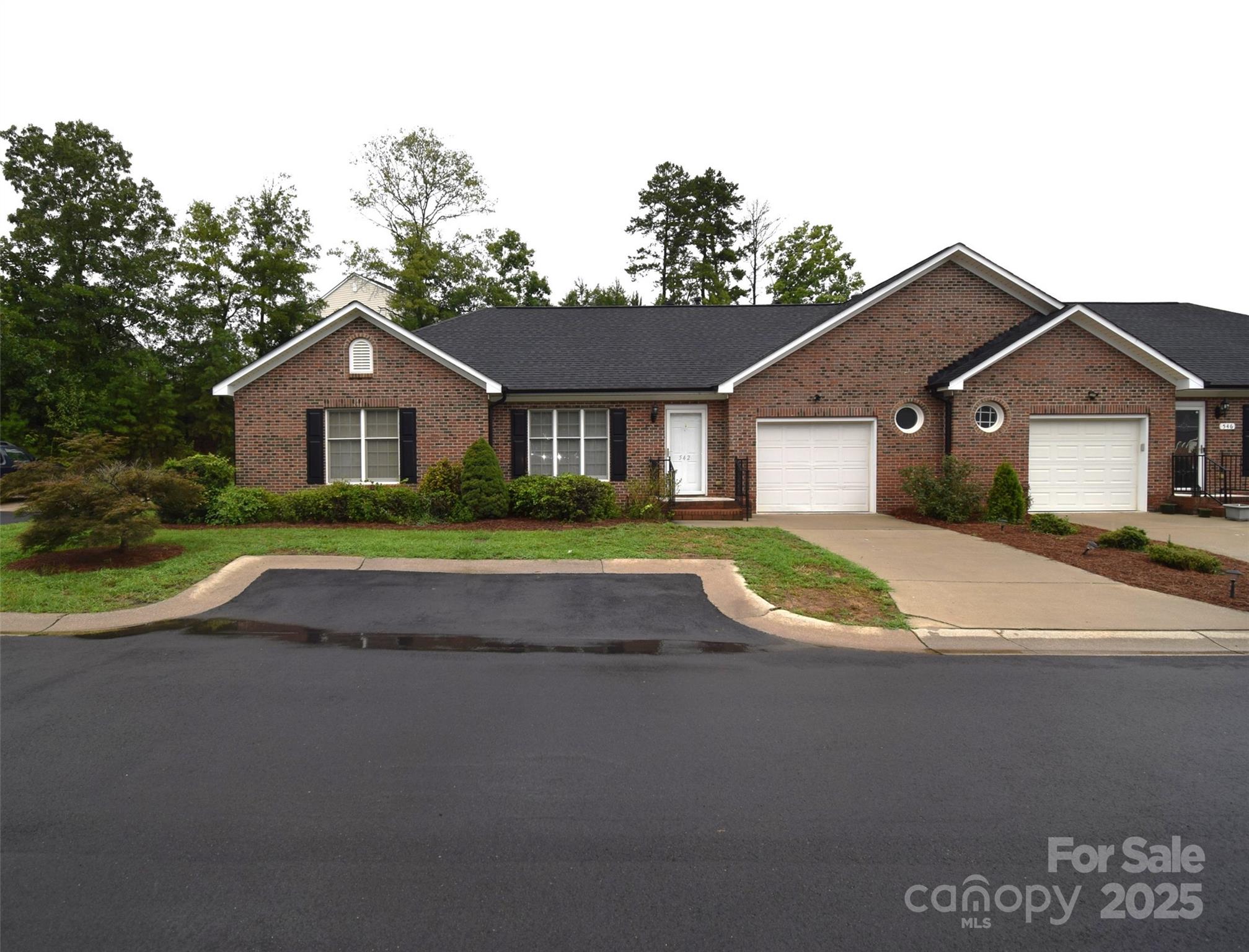 Property image 2 of 542 Queen Brogan Court in Windsor Woods, Gastonia, NC 28054