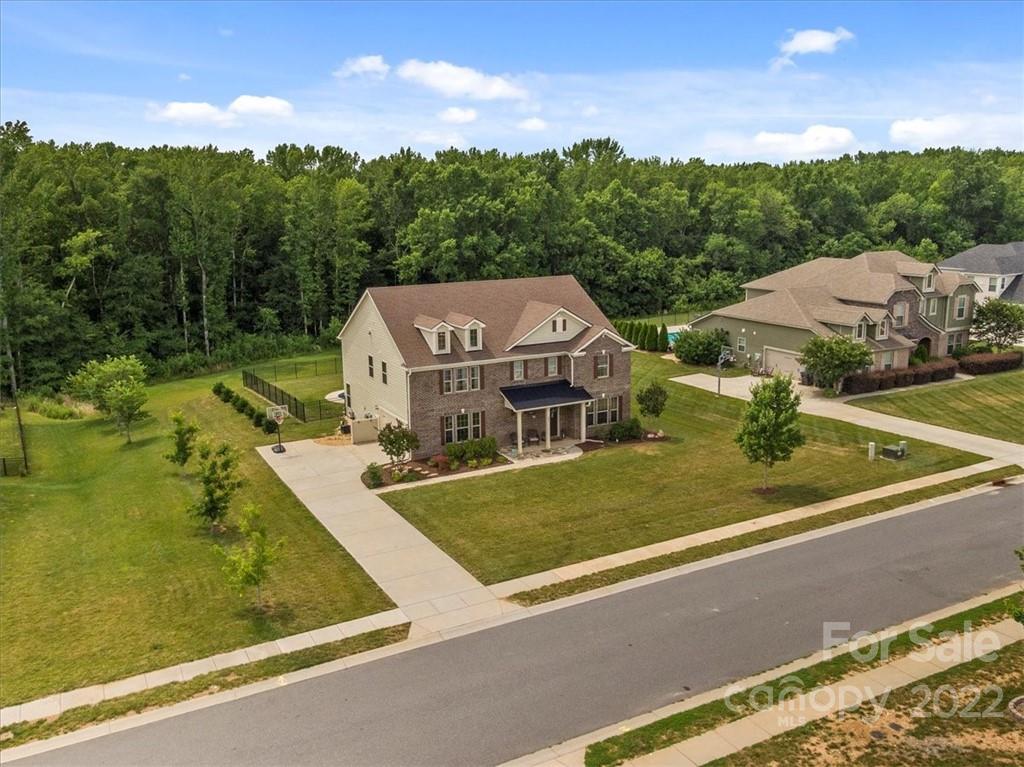 Property image 2 of 609 Blaise Court in Candella, Matthews, NC 28104