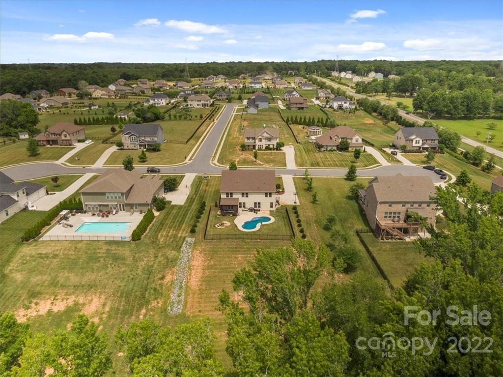 Property image 4 of 609 Blaise Court in Candella, Matthews, NC 28104