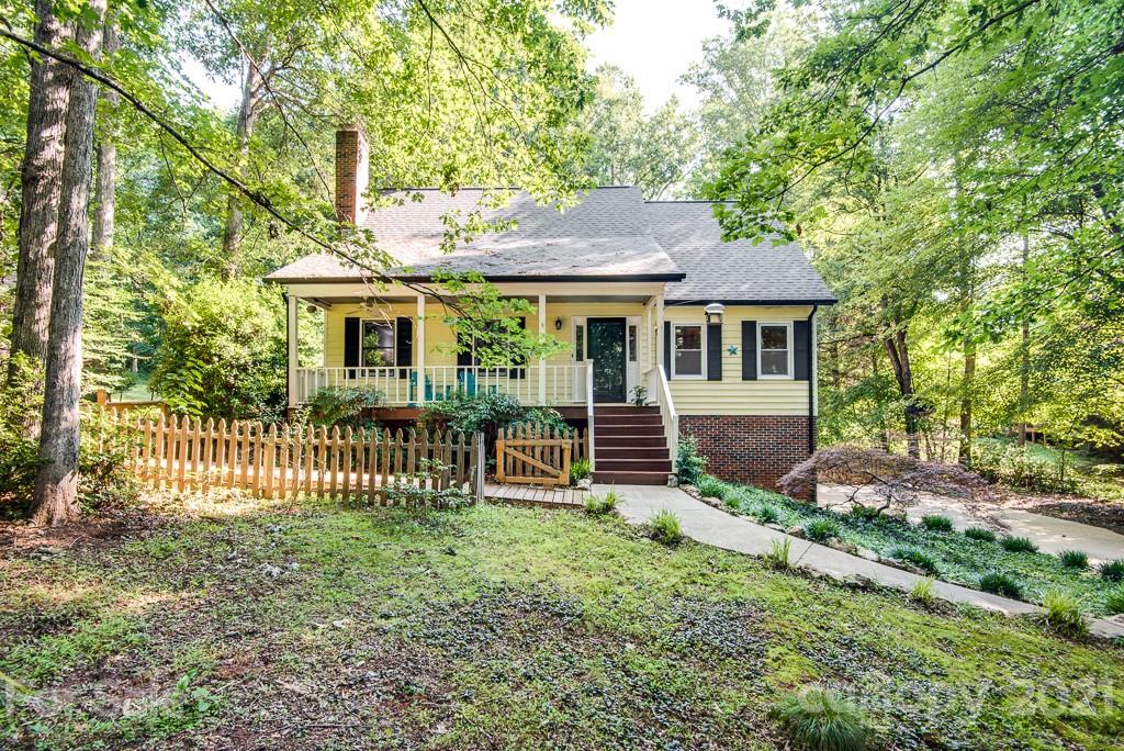 Property image 2 of 3986 Mattingly Drive in Hidden Creek Estates, Hickory, NC 28602