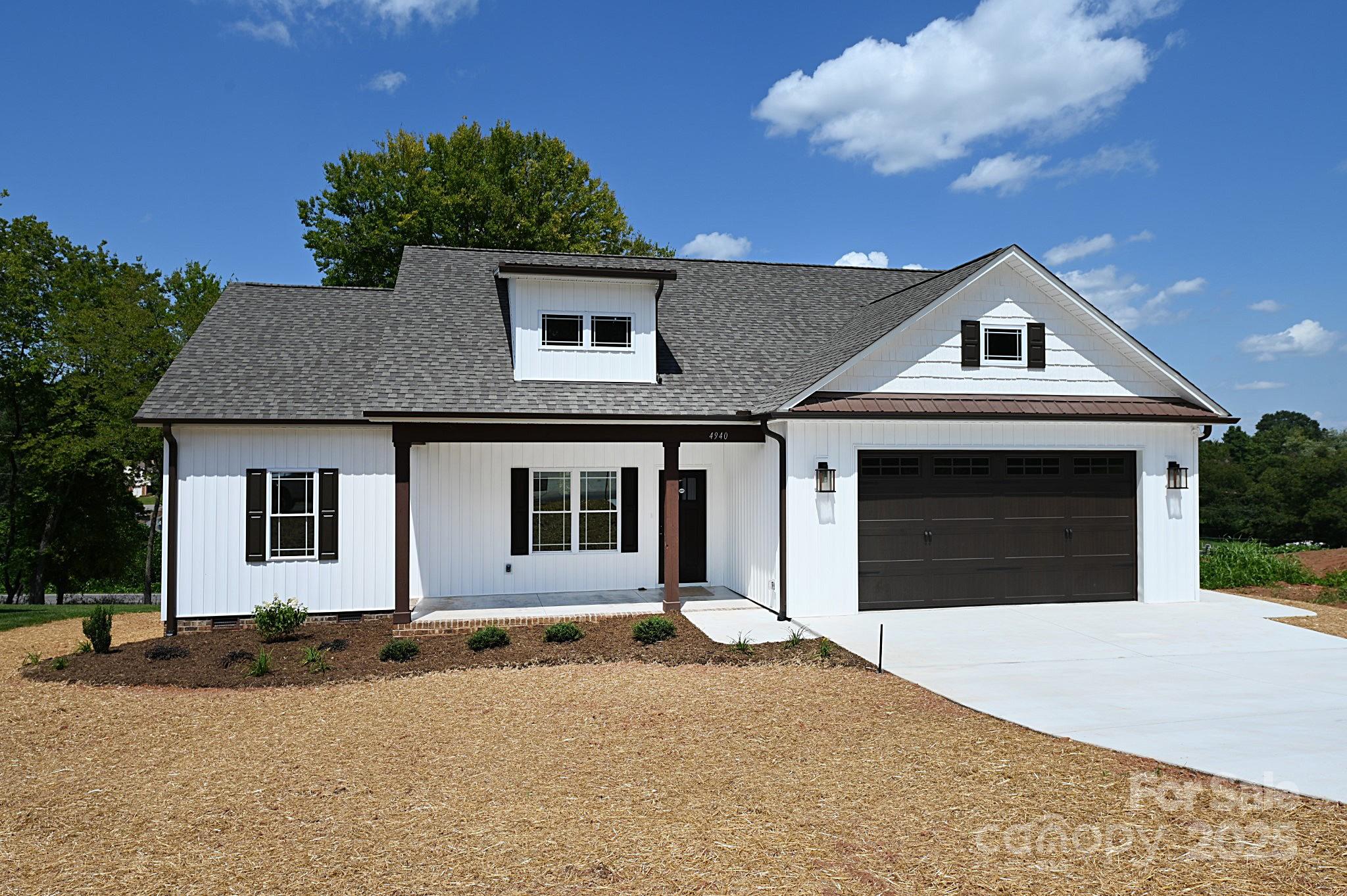 Property image 2 of 4940 Southview Drive in Wallaces View, Hickory, NC 28602