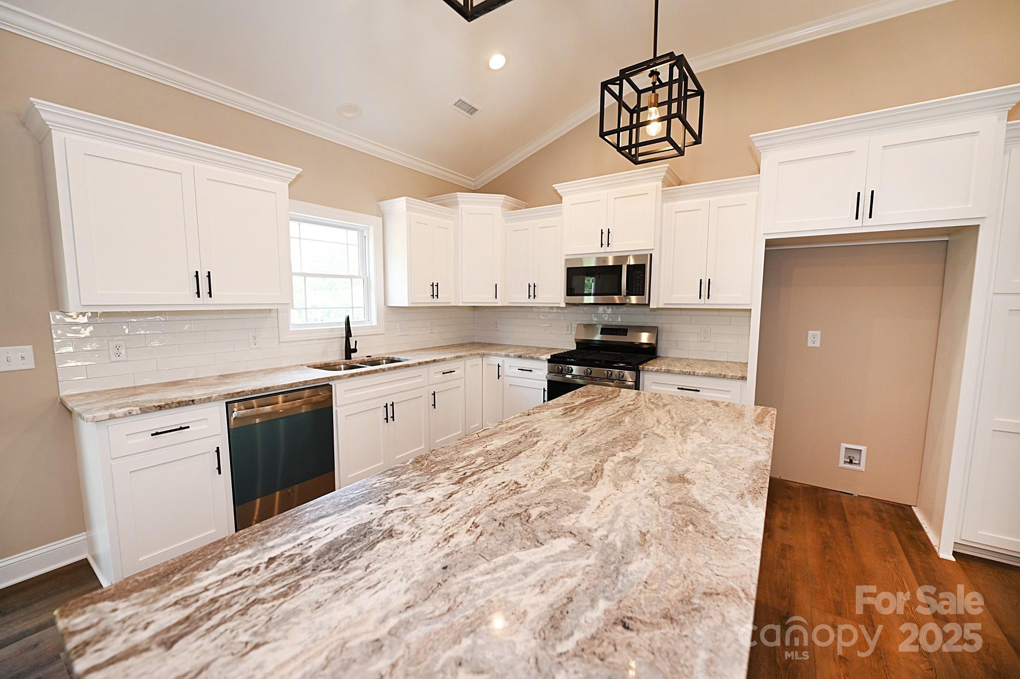Property image 5 of 4940 Southview Drive in Wallaces View, Hickory, NC 28602