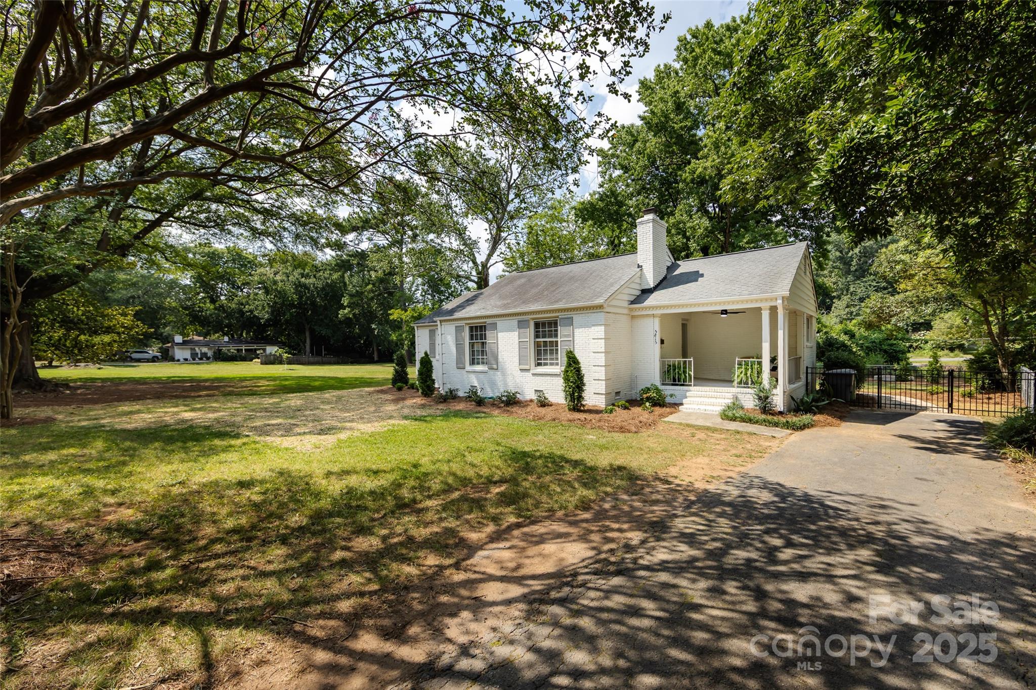 Property image 2 of 5815 Wedgewood Drive in Madison Park, Charlotte, NC 28210