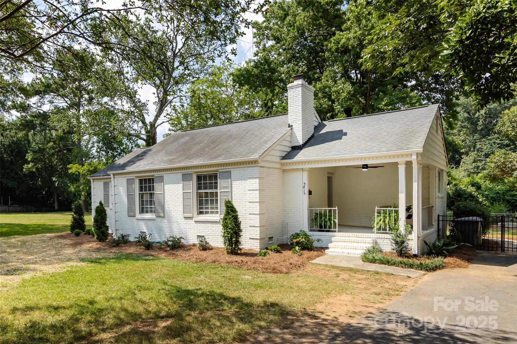 Property image 3 of 5815 Wedgewood Drive in Madison Park, Charlotte, NC 28210