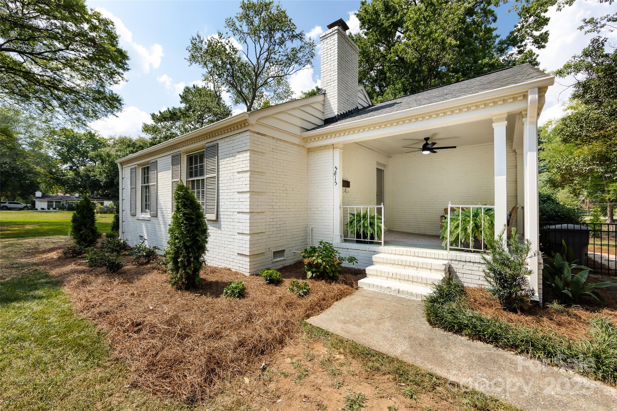 Property image 4 of 5815 Wedgewood Drive in Madison Park, Charlotte, NC 28210