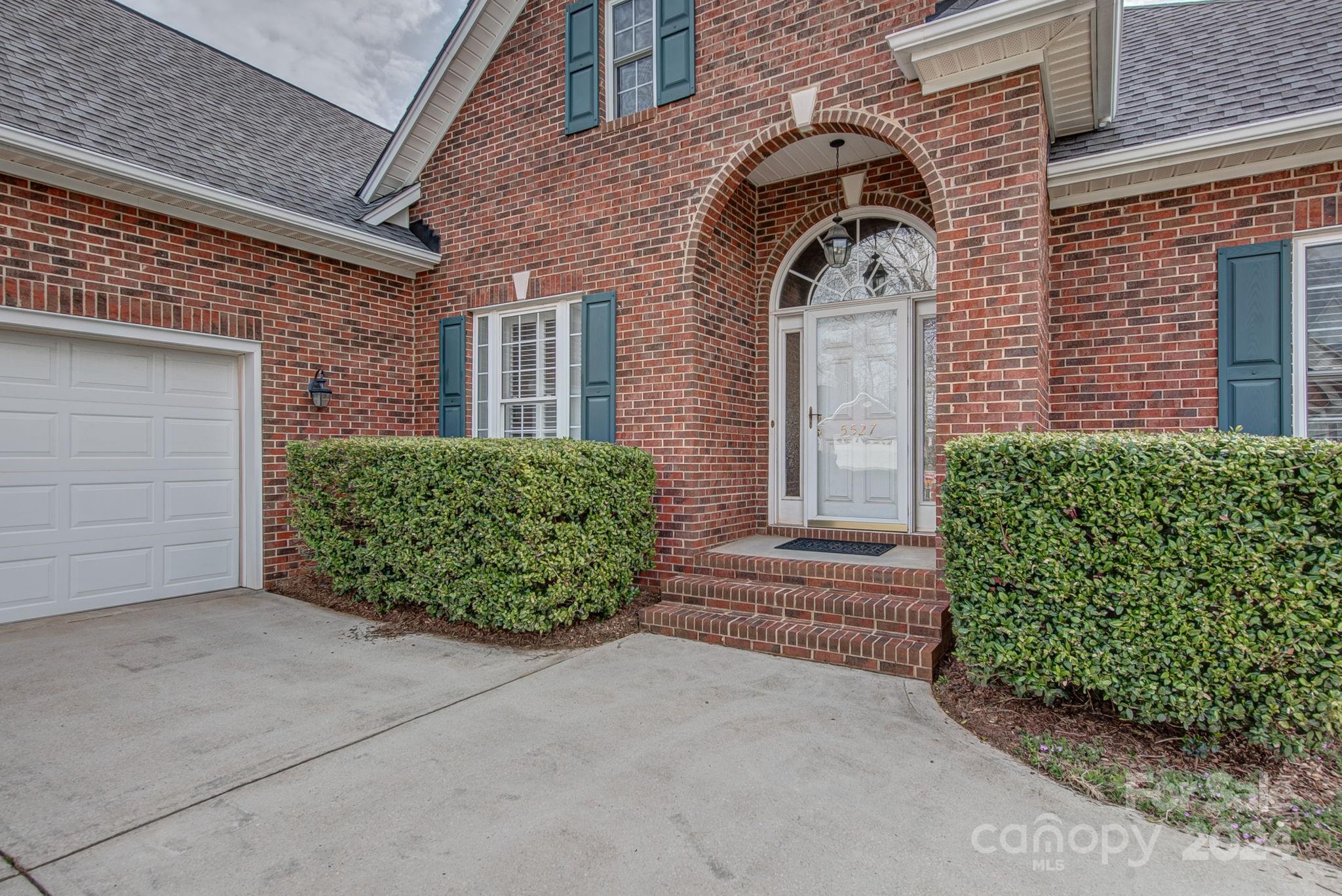 Property image 3 of 5527 Weavers Row in Cramer Woods, Gastonia, NC 28056