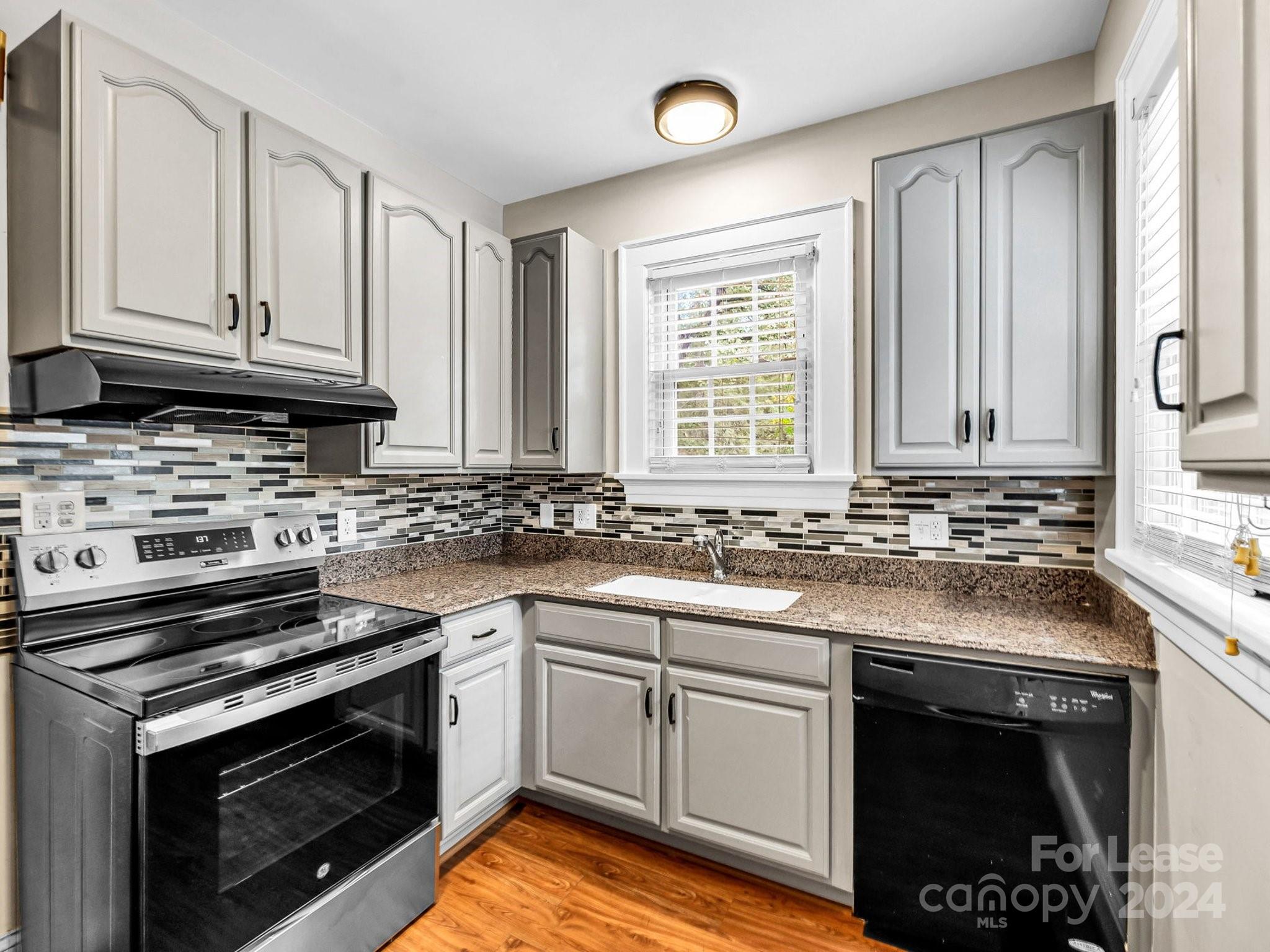 Property image 3 of 120 W Colonial Drive in Milford Hills, Salisbury, NC 28144
