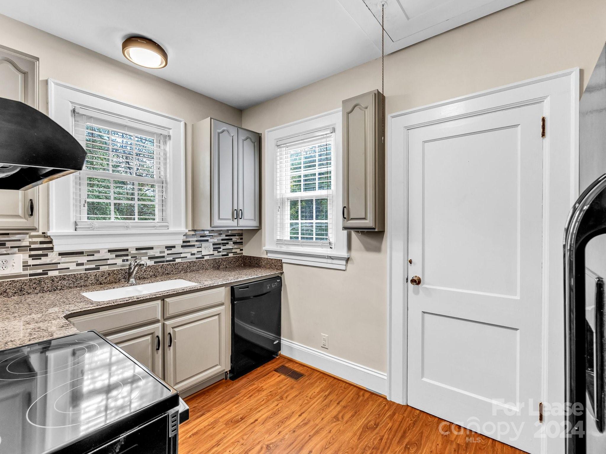 Property image 4 of 120 W Colonial Drive in Milford Hills, Salisbury, NC 28144